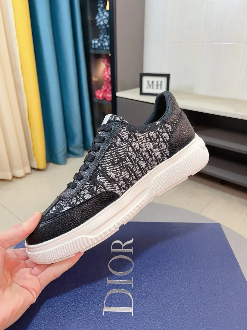 Men's men's shoes 💰420🌹🌹【Dior】Best-selling official website world premiere🔝Men's high-end brand of shoes latest series on the official website: uppers are made of imported cowhide with specially designed fabrics➕mesh breathable lining. Make walking more convenient and comfortable! Compared with the official quality, Midea’s 1:1 replica. Create a fashionable personality to set off your uniqueness! A must-have for trendy men! Classic style. Men's sizes: 38-44.